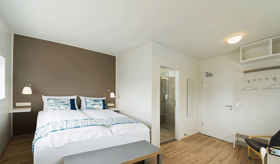 Salthús double room/hjónaherbergi